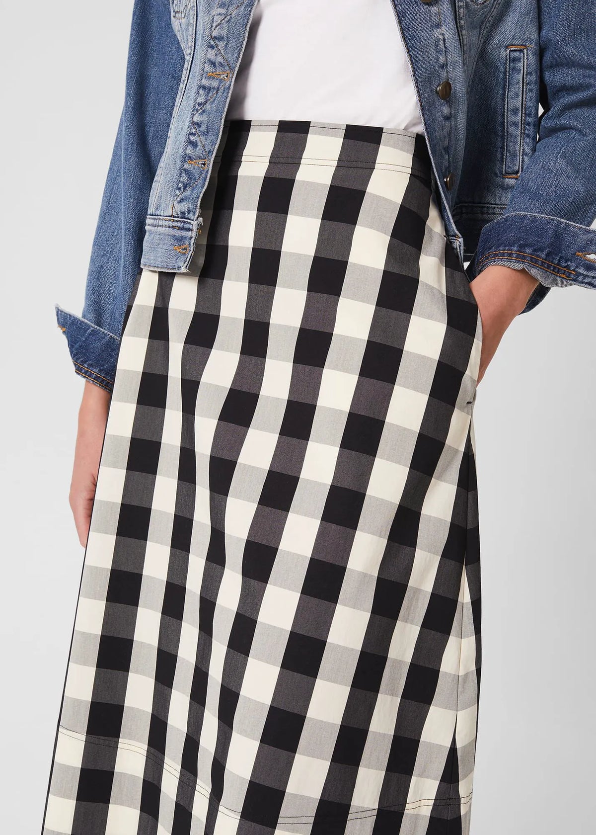 Neutral Black