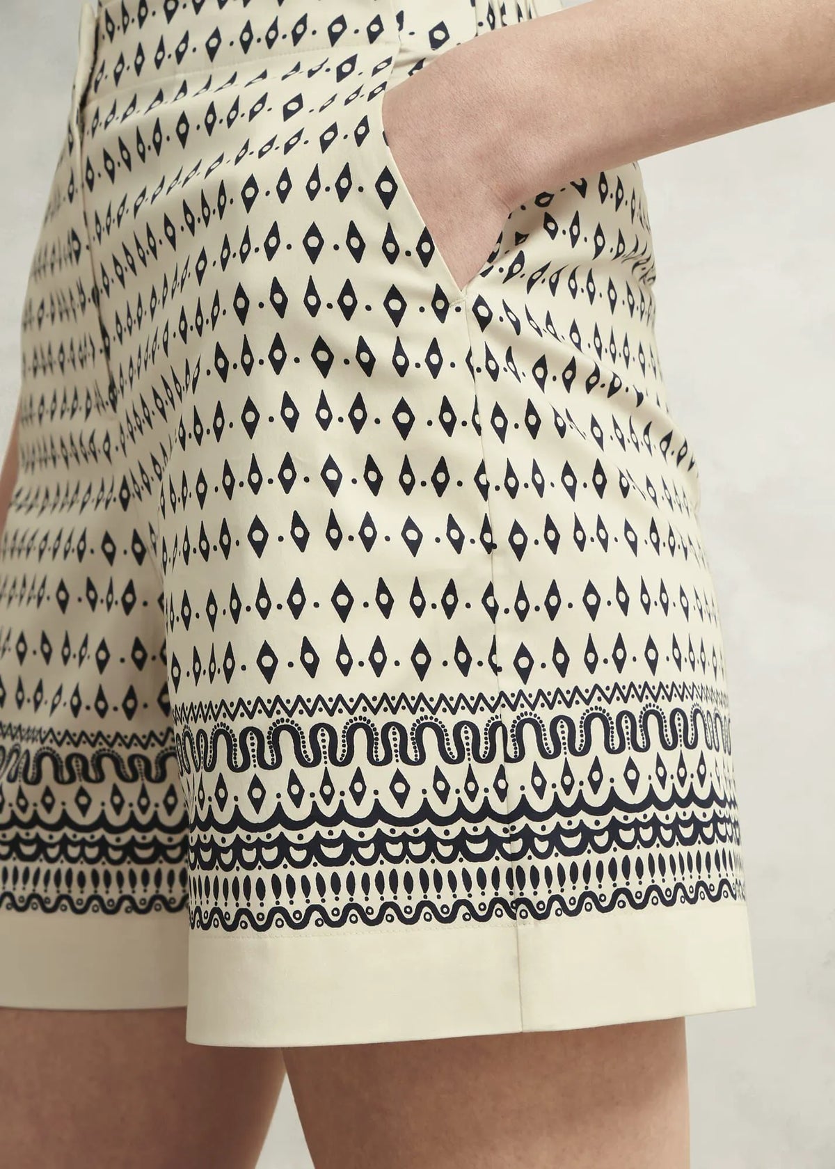 Cream Navy