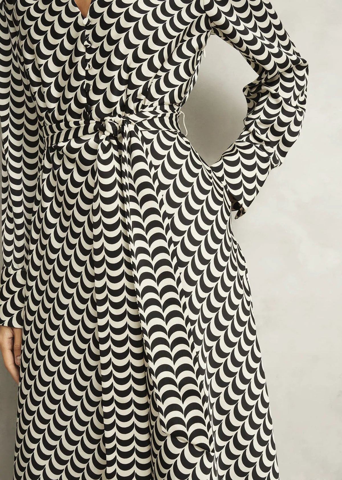 Cream Black