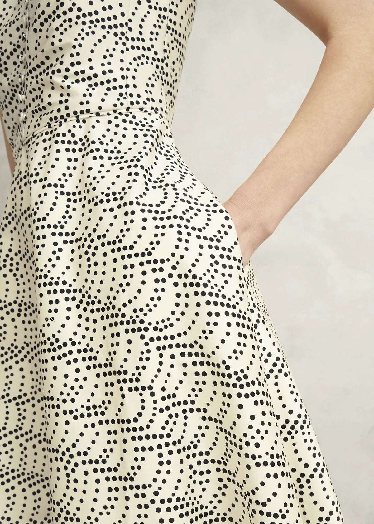 Cream Black